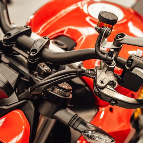 detail-of-the-handlebar-of-a-custom-motorbike-2024-12-05-17-32-33-utc